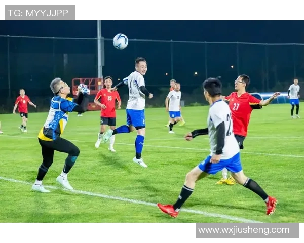 瘦小足球明星的励志故事与精彩瞬间展现他们在绿茵场上的非凡魅力